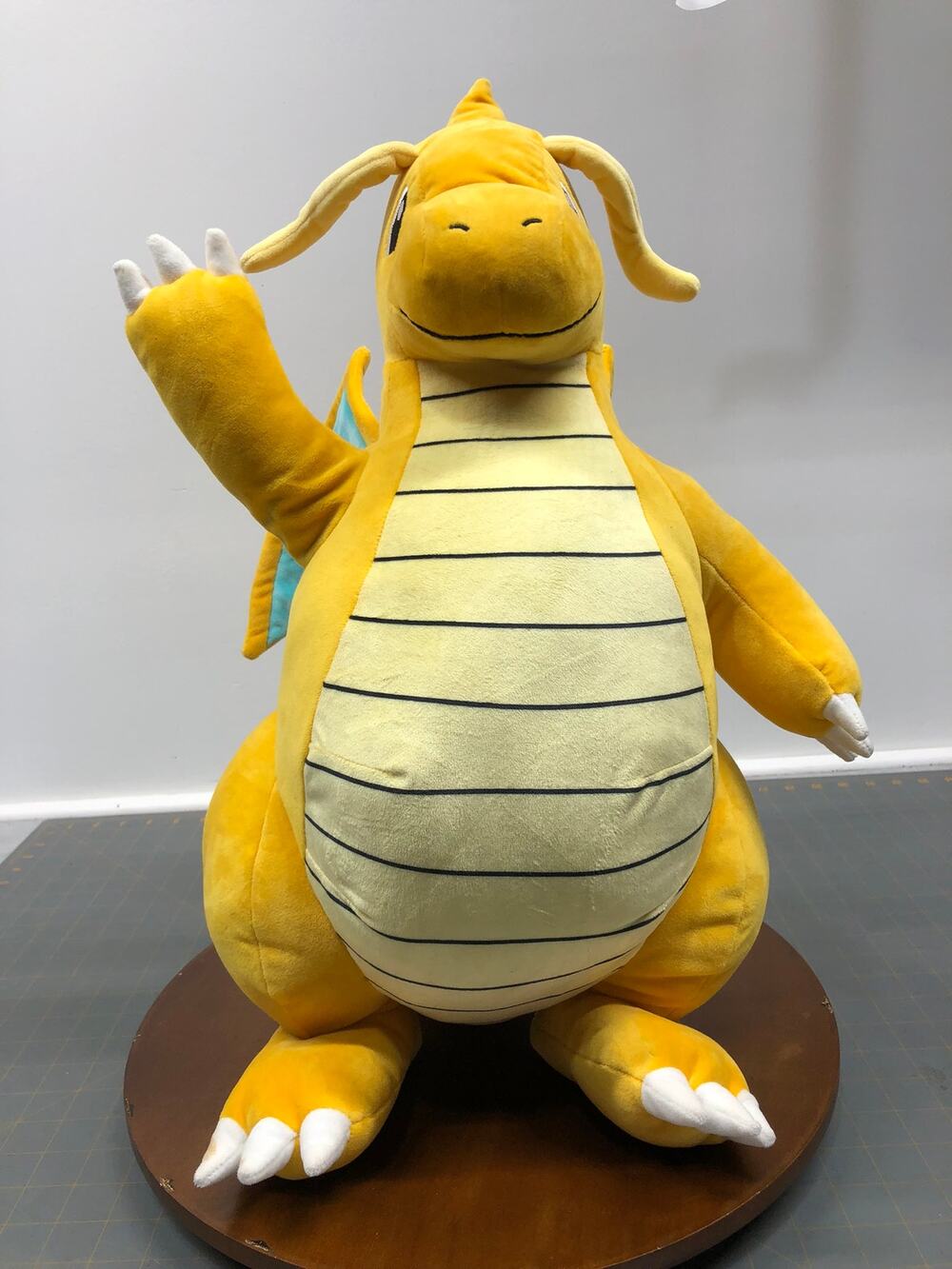Pokemon Dragonite 20 Inch Plush Jumbo Yellow Paw Up Great Cond.